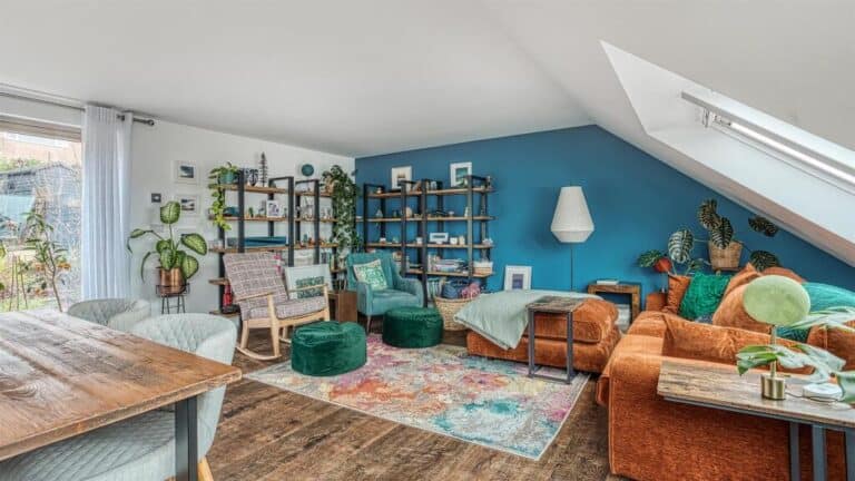 So welcoming! Comfort and quality are everywhere in this conversion